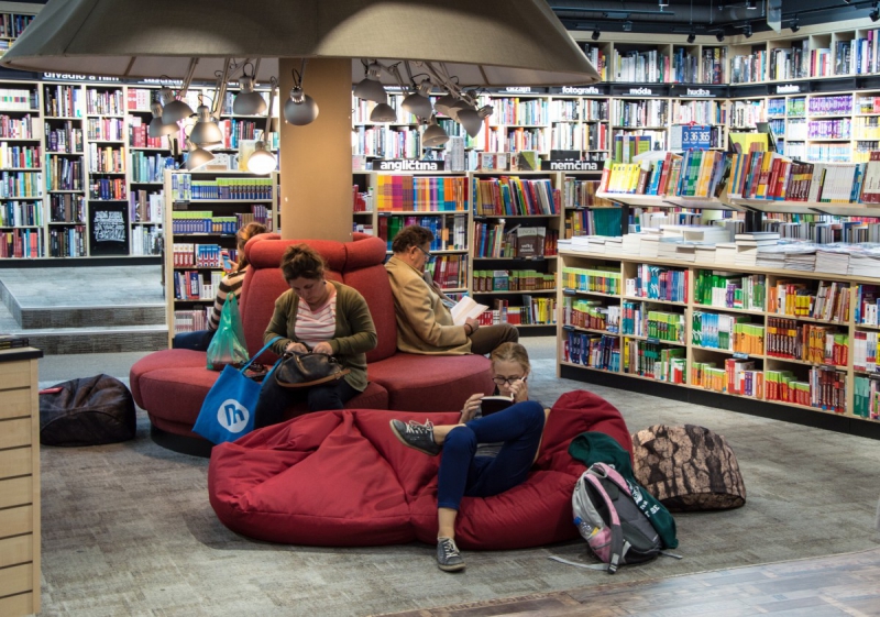 vitrine-ST RAPHAEL-min_books_bookstore_book_reader_readers_reading_shop_sale_books-849006